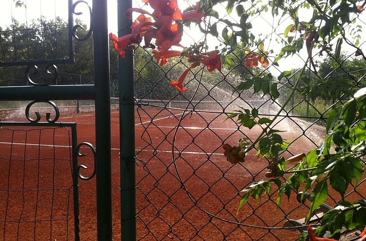 Vakantiehuis Ferienvilla Lucia mit Pool und eigenem Tennispl