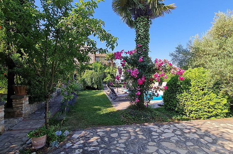Vakantiehuis Ferienvilla Lucia mit Pool und eigenem Tennispl