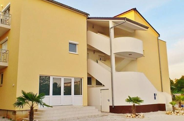 Appartement in Funtana mit Grill