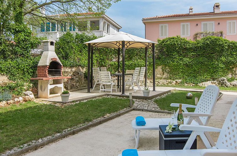 Appartement in Funtana mit Grill