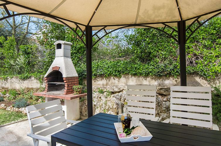 Appartement in Funtana mit Grill
