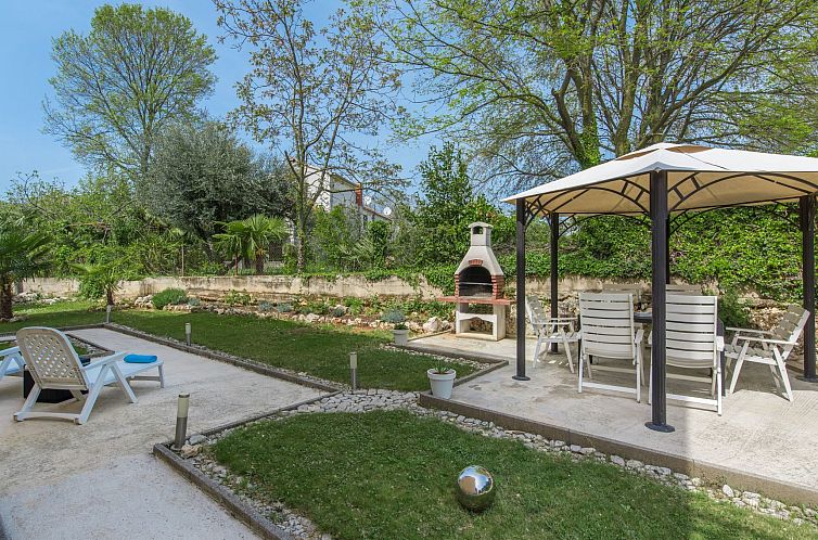 Appartement in Funtana mit Grill