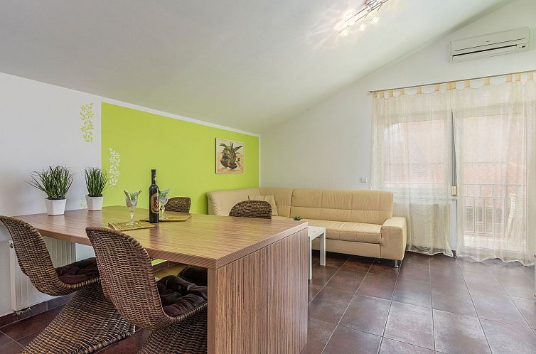 Appartement Charmante Wohnung in Funtana mit Grill