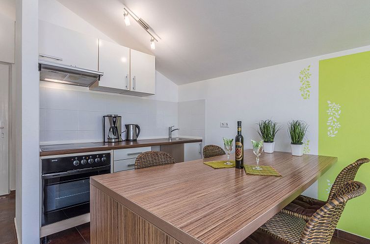 Appartement Charmante Wohnung in Funtana mit Grill