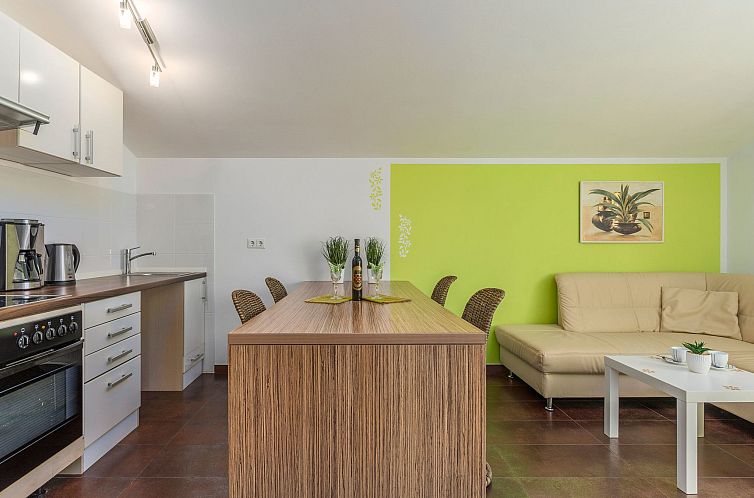 Appartement Charmante Wohnung in Funtana mit Grill
