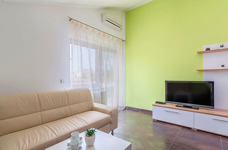 Appartement Charmante Wohnung in Funtana mit Grill