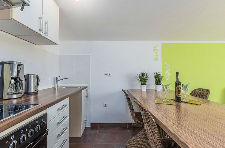 Appartement Charmante Wohnung in Funtana mit Grill