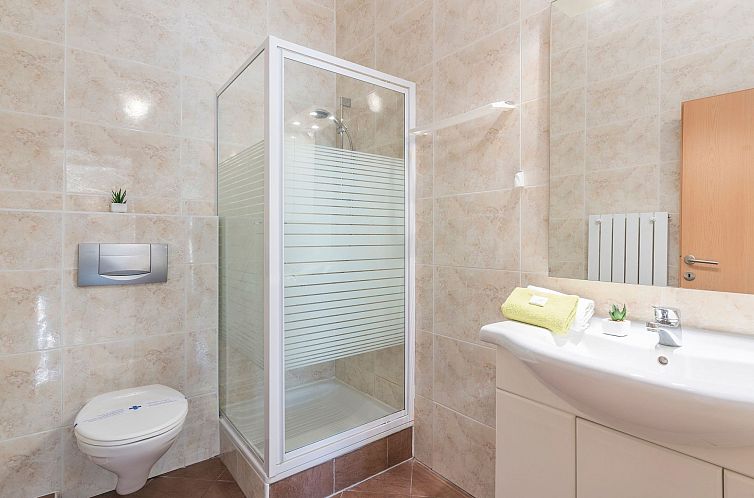 Appartement Charmante Wohnung in Funtana mit Grill