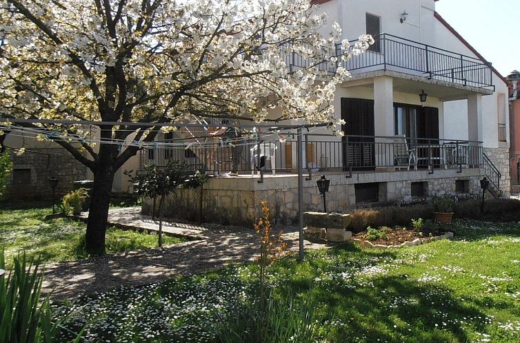 Appartement Kleine Wohnung mit schönem Balkon