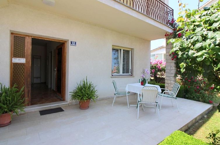 Appartement Tino mit Garten in Strandnähe