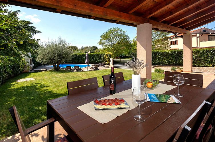 Vakantiehuis Ferienvilla "Nina" mit eigenem Pool