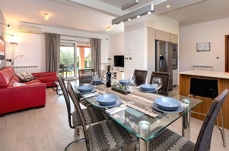 Vakantiehuis Ferienvilla "Nina" mit eigenem Pool