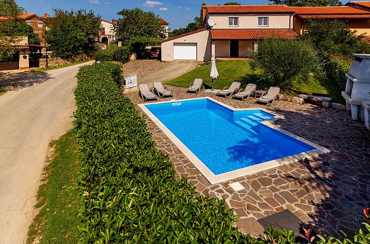 Vakantiehuis Ferienvilla "Nina" mit eigenem Pool