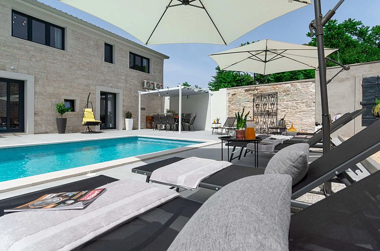 Vakantiehuis Designer Villa Simone - Modern und Heritage Sty