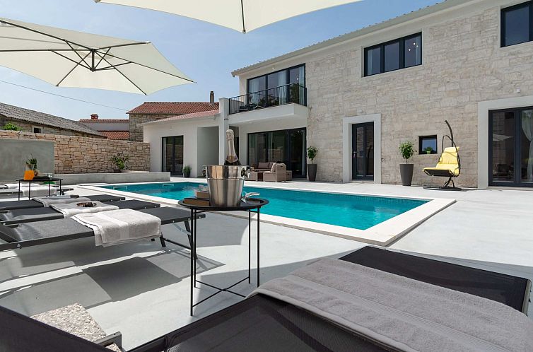 Vakantiehuis Designer Villa Simone - Modern und Heritage Sty