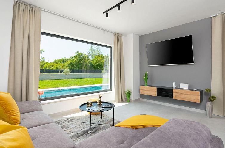 Vakantiehuis Modern 300m² Villa - King Beds and Leisure Zon