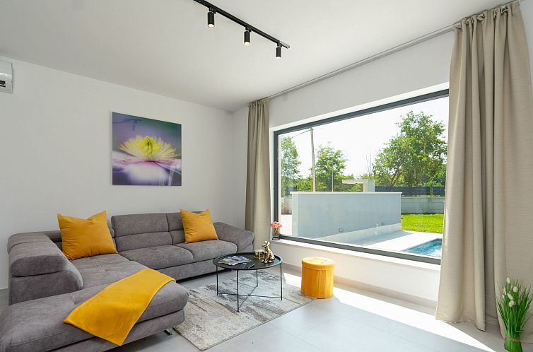 Vakantiehuis Modern 300m² Villa - King Beds and Leisure Zon