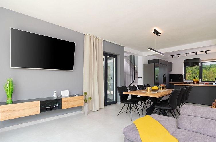 Vakantiehuis Modern 300m² Villa - King Beds and Leisure Zon
