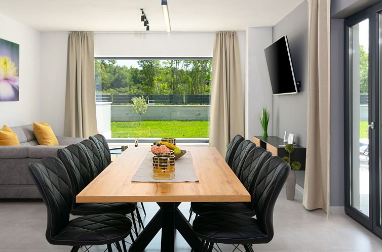 Vakantiehuis Modern 300m² Villa - King Beds and Leisure Zon