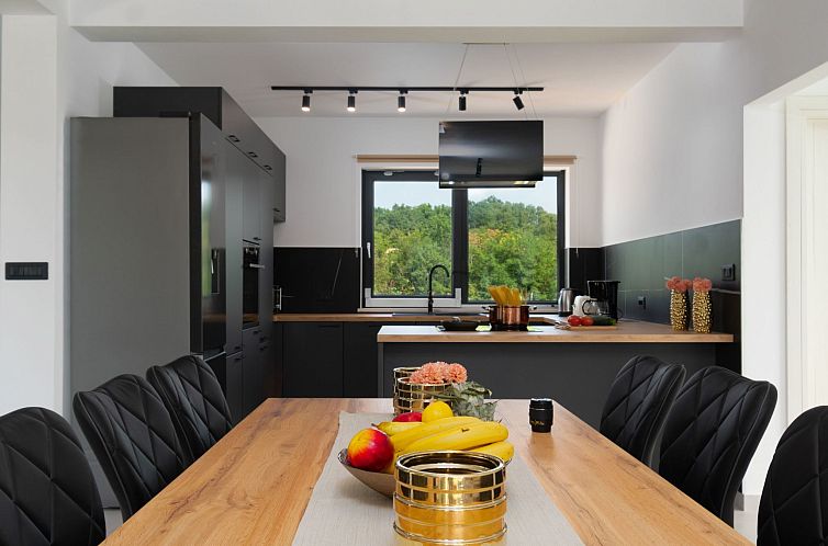 Vakantiehuis Modern 300m² Villa - King Beds and Leisure Zon