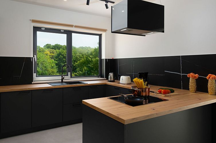 Vakantiehuis Modern 300m² Villa - King Beds and Leisure Zon