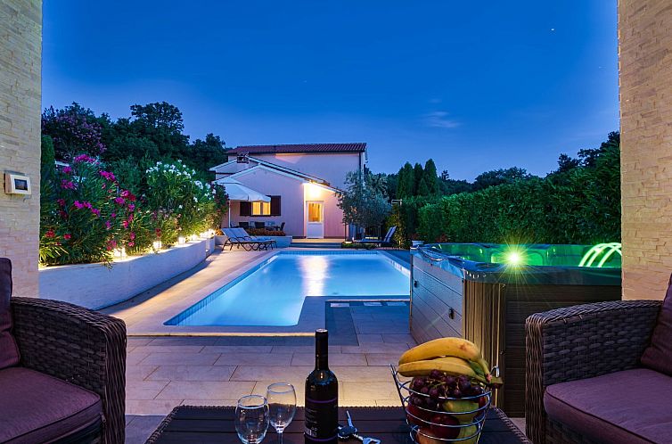 Vakantiehuis "Ines" mit Whirlpool