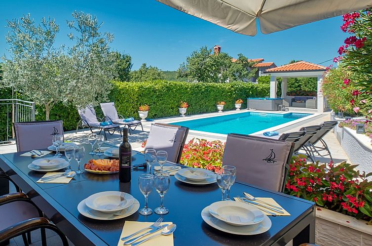 Vakantiehuis "Ines" mit Whirlpool