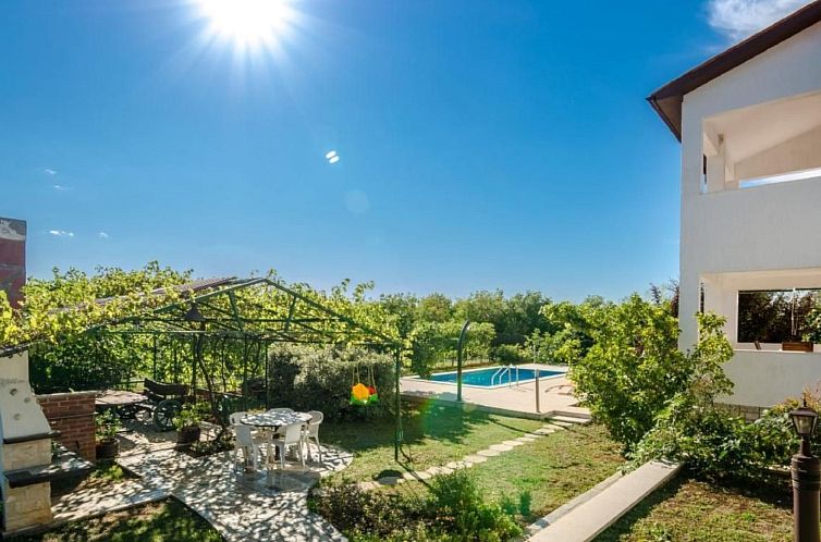 Guest house 10135306 - Apartment Istria - Appartement attraktive Wohnung mit privatem Pool