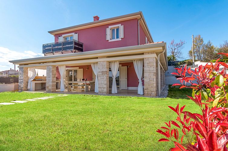 Vakantiehuis Villa Violette mit Pool nahe Stadtzentrum