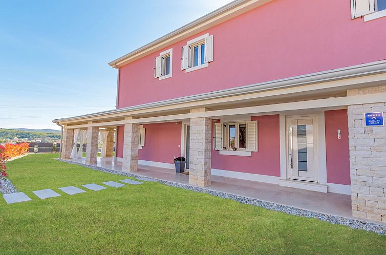 Vakantiehuis Villa Violette mit Pool nahe Stadtzentrum