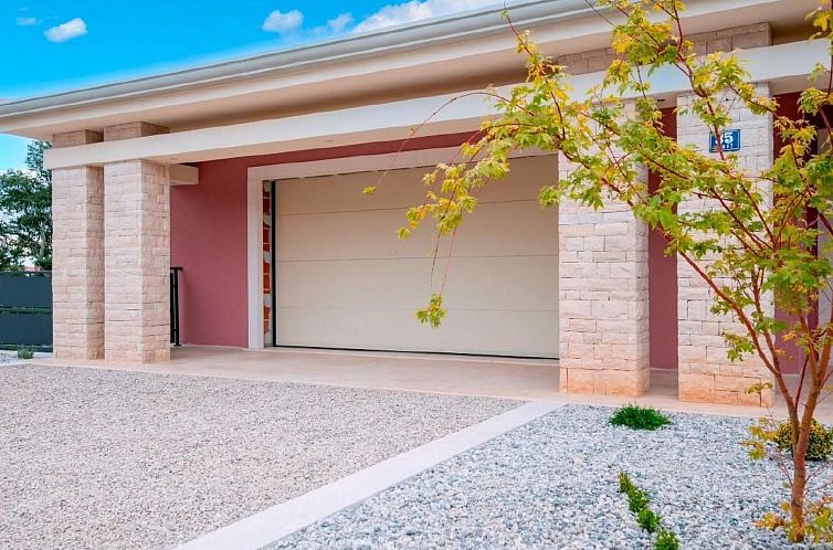 Vakantiehuis Villa Violette mit Pool nahe Stadtzentrum