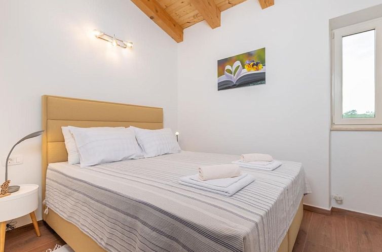 Vakantiehuis Villa Violette mit Pool nahe Stadtzentrum