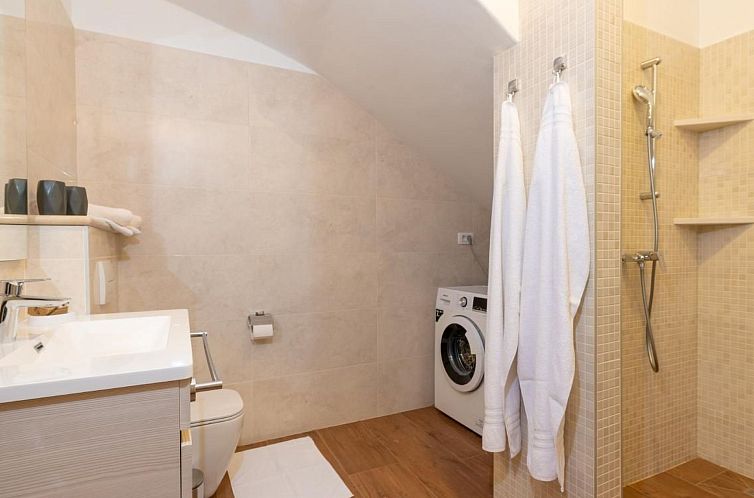 Vakantiehuis Villa Violette mit Pool nahe Stadtzentrum