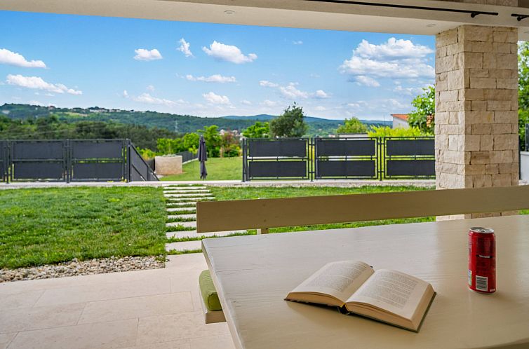 Vakantiehuis Villa Violette mit Pool nahe Stadtzentrum