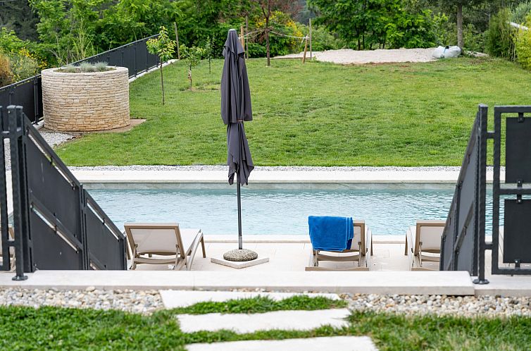 Vakantiehuis Villa Violette mit Pool nahe Stadtzentrum