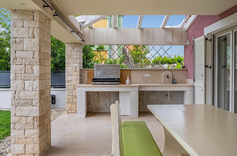 Vakantiehuis Villa Violette mit Pool nahe Stadtzentrum