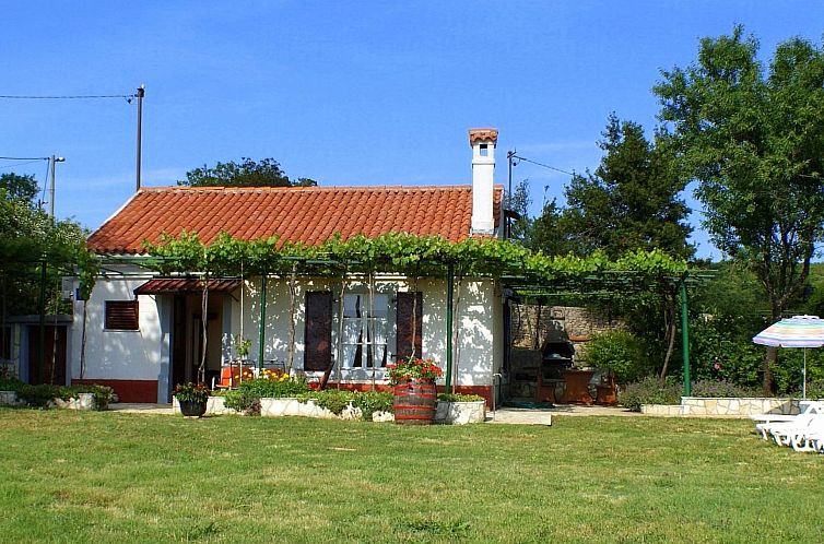 Unterkunft 10135319 - Ferienhaus Istrien - Vakantiehuis Freistehendes Haus Violeta mit weitläufigen Ga