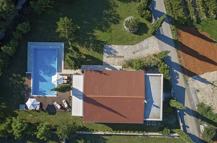Vakantiehuis Ferienvilla 'Breg' mit Whirlpool