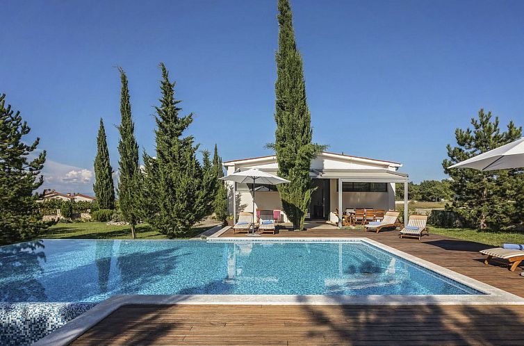 Vakantiehuis Ferienvilla 'Breg' mit Whirlpool
