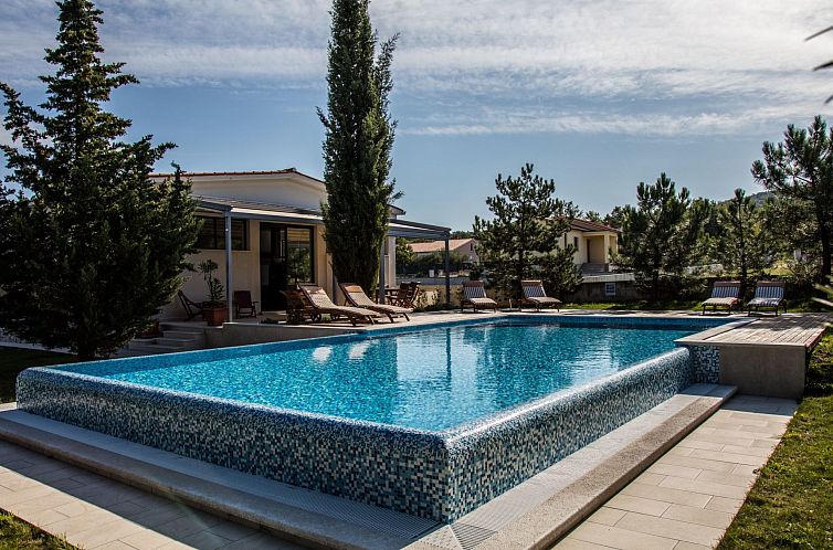 Vakantiehuis Ferienvilla 'Breg' mit Whirlpool