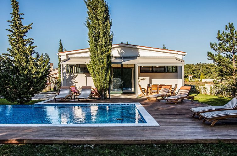 Vakantiehuis Ferienvilla 'Breg' mit Whirlpool