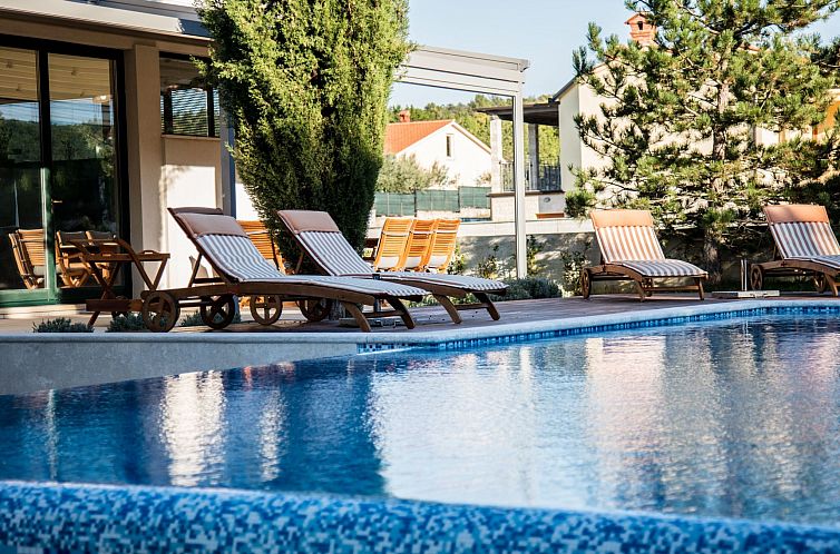 Vakantiehuis Ferienvilla 'Breg' mit Whirlpool