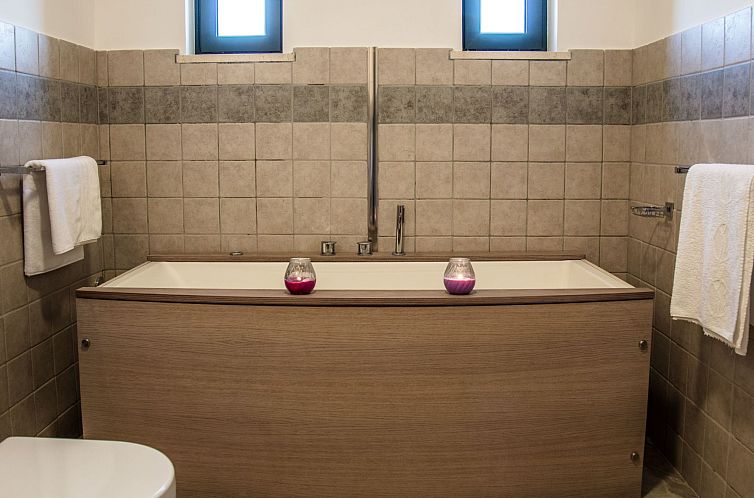 Vakantiehuis Ferienvilla 'Breg' mit Whirlpool