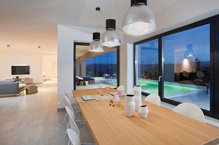 Vakantiehuis Moderne Villa Arsia mit Pool, gelegen in der N?