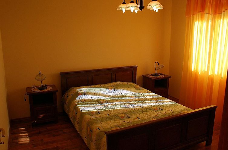 Vakantiehuis Charmantes Ferienhaus in Bartići mit Terrasse