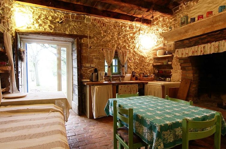 Vakantiehuis Modernes Ferienhaus in Drenje mit Privatem Gart