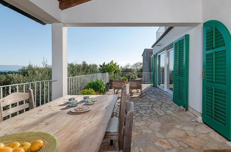 Appartement Traumhaftes Apartment mit großer Terrasse