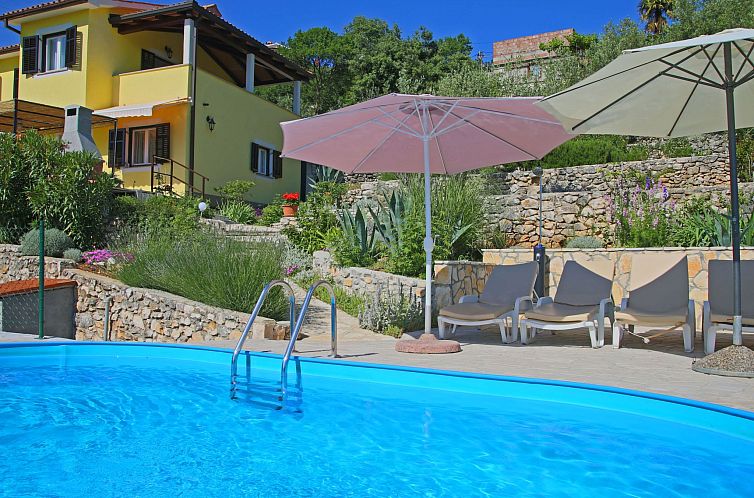 Vakantiehuis mit eigenem Pool und schönem Meerblick