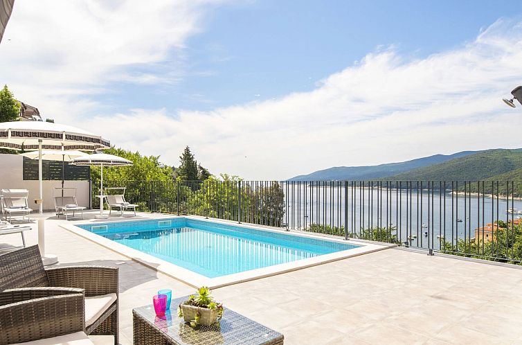 Vakantiehuis 'Persic' mit privatem Pool