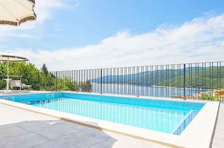 Vakantiehuis 'Persic' mit privatem Pool